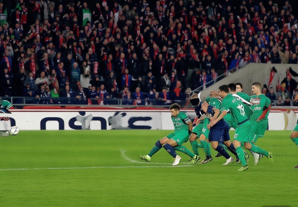 巴黎圣日耳曼逆转甘队：巅峰对决解析与战术解读(图2)